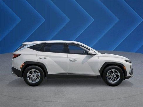 Certified 2025 Hyundai Tucson SE image 10