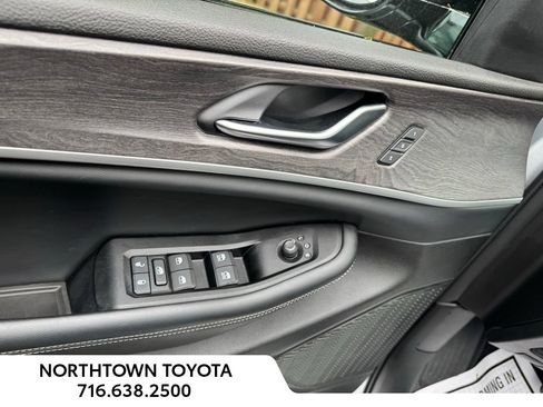 Used 2023 Jeep Grand Cherokee L Limited AWD/4WD image 23