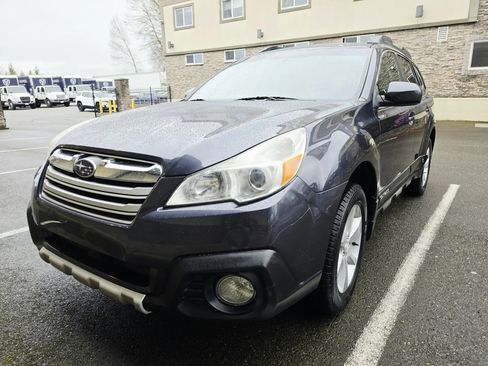 Used 2013 Subaru Outback 3.6R Limited w/ Moonroof Pkg AWD/4WD image 1