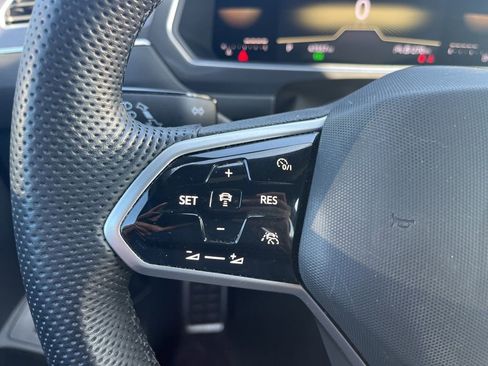 Used 2022 Volkswagen Tiguan SE R-Line image 21