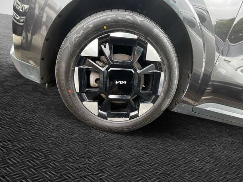 Certified 2025 Kia Carnival EX FWD image 11