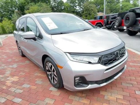 Certified 2025 Honda Odyssey EX-L image 3