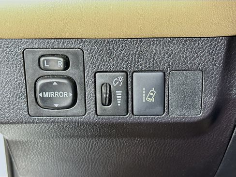 Used 2017 Toyota RAV4 Limited image 17