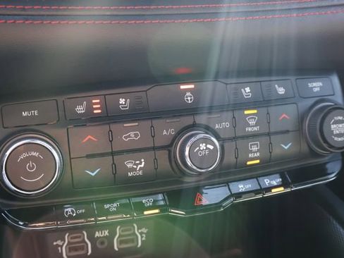 Used 2024 Dodge Durango GT image 18