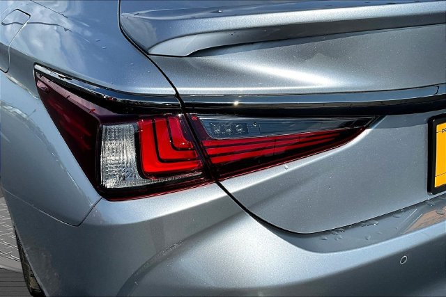 Used 2023 Lexus ES 350 F Sport w/ Accessory Package (Z2) FWD image 23