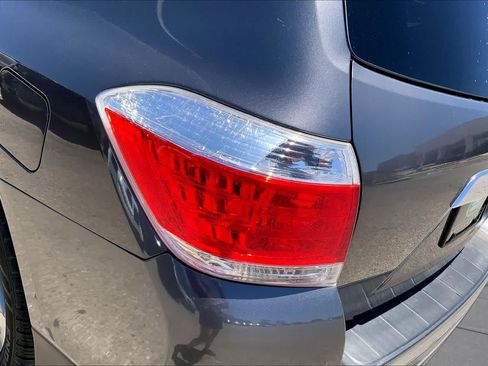 Used 2012 Toyota Highlander Limited w/ Tow Pkg AWD/4WD image 27