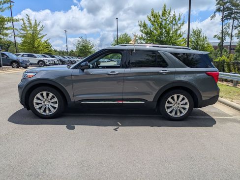 Used 2023 Ford Explorer Limited w/ Limited Technology Package RWD image 7