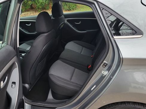 Used 2017 Hyundai Elantra GT image 11