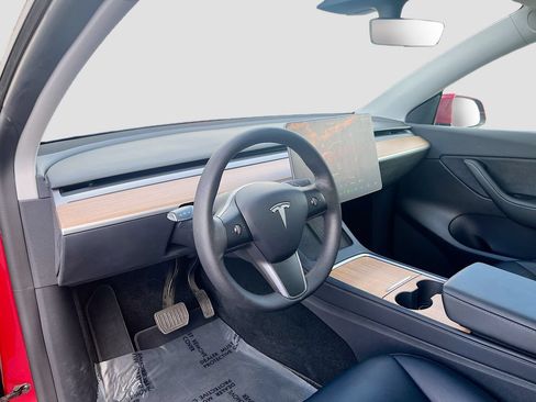 Used 2022 Tesla Model Y Long Range AWD/4WD image 9