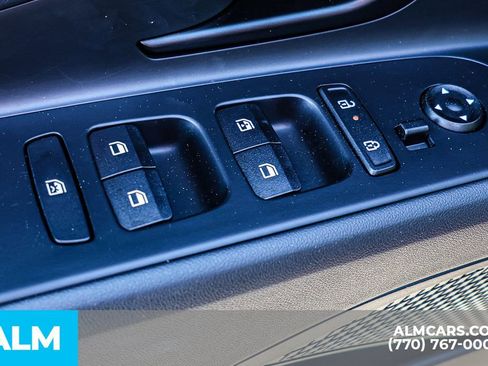 Used 2025 Hyundai Elantra Sport FWD image 45