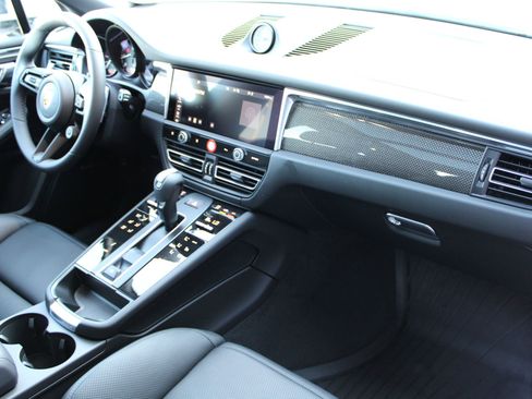 New 2026 Porsche Macan GTS image 26