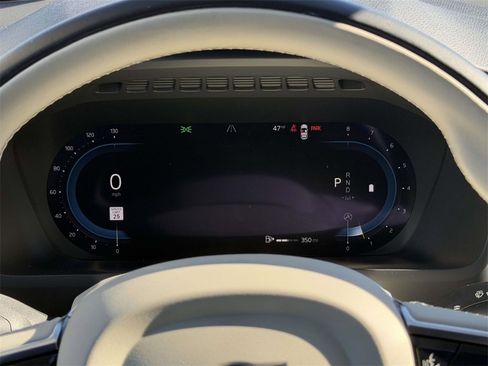 Used 2024 Volvo XC90 B5 Plus image 11