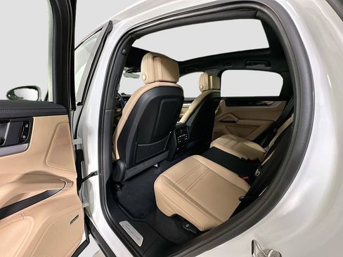 New 2026 Porsche Cayenne Coupe AWD/4WD image 23
