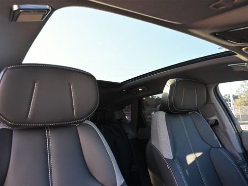 New 2026 Cadillac Optiq Luxury 1 image 25