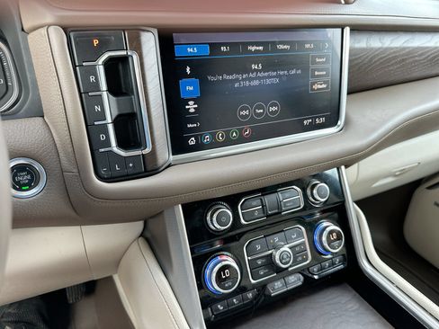 Used 2021 GMC Yukon Denali w/ Denali Premium Package RWD image 16