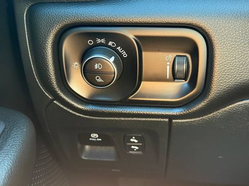 Used 2024 RAM 1500 Big Horn AWD/4WD image 17