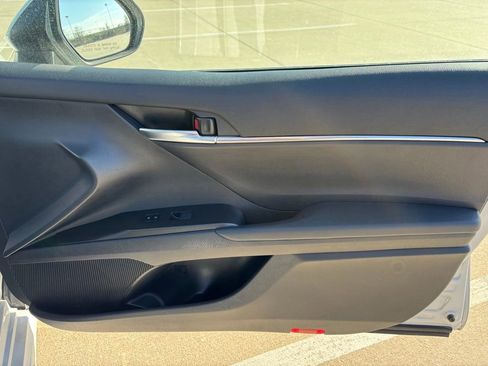 Used 2024 Toyota Camry SE image 13