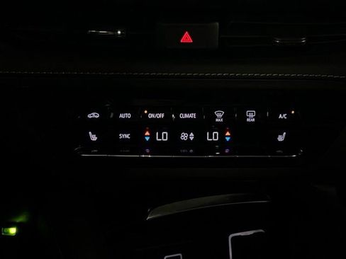 Used 2023 Buick Envision Essence image 35