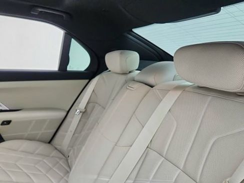 Used 2023 BMW 740i w/ Parking Assistance Package image 29