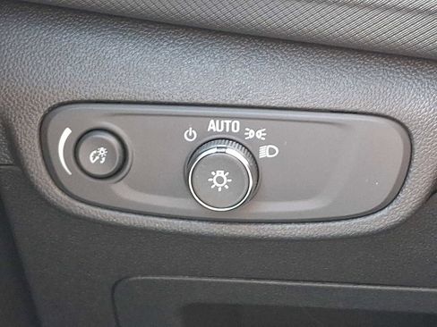 Used 2025 Chevrolet TrailBlazer LT w/ LT Cold Weather Package AWD/4WD image 25