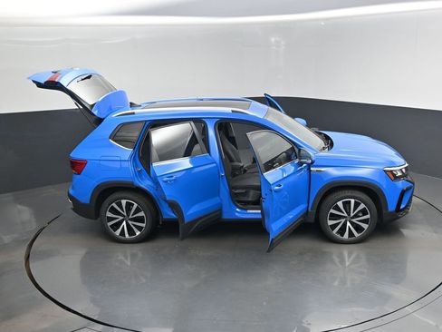 Used 2022 Volkswagen Taos SE image 18