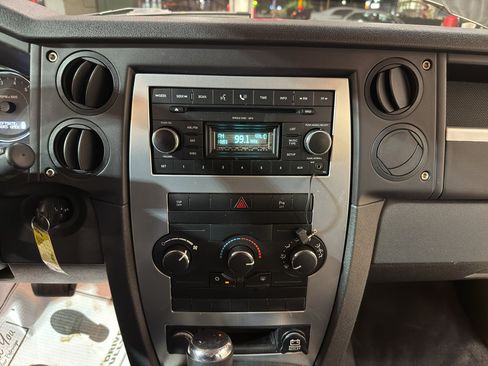 Used 2008 Jeep Commander Sport AWD/4WD image 18