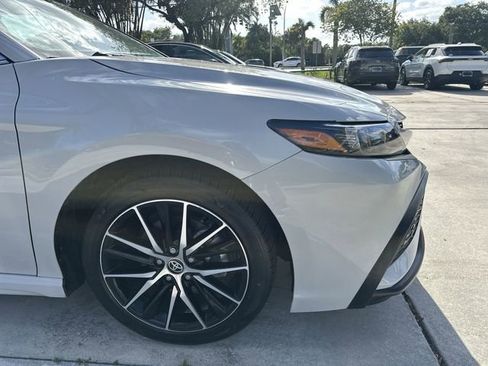 Used 2024 Toyota Camry SE FWD image 11