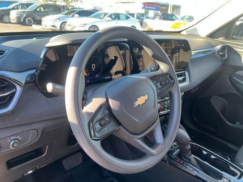 Used 2025 Chevrolet TrailBlazer LT image 28