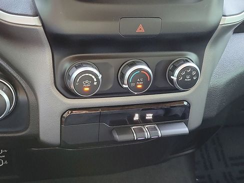 Used 2020 RAM 1500 Big Horn RWD image 17