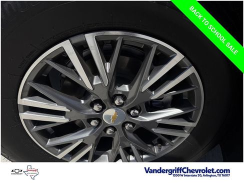 Used 2026 Chevrolet Traverse LT FWD image 9