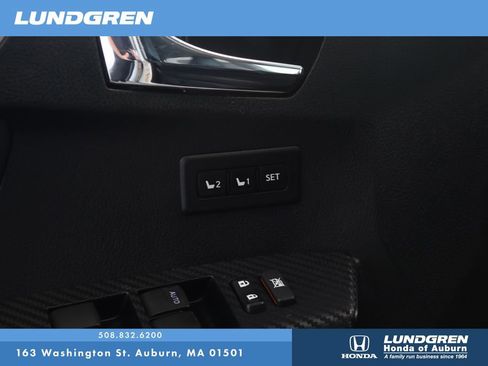 Used 2015 Toyota RAV4 Limited w/ Technology Package AWD/4WD image 9