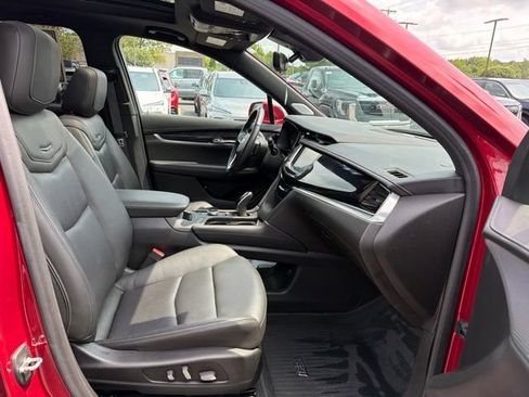Used 2020 Cadillac XT6 Premium Luxury AWD/4WD image 30