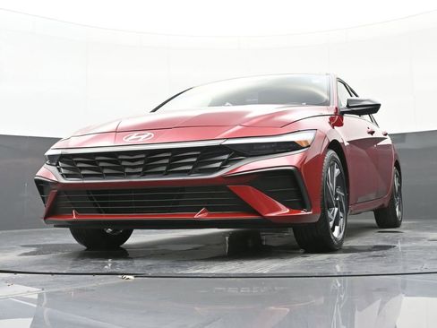 Certified 2025 Hyundai Elantra Sport image 53