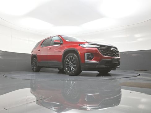 Used 2023 Chevrolet Traverse RS w/ LPO, Floor Liner Package AWD/4WD image 9