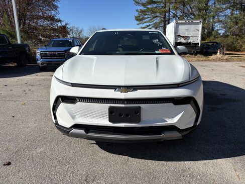 Used 2025 Chevrolet Equinox EV LT image 2