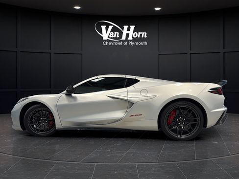 Used 2024 Chevrolet Corvette Z06 w/ Stealth Interior Trim Package RWD image 5