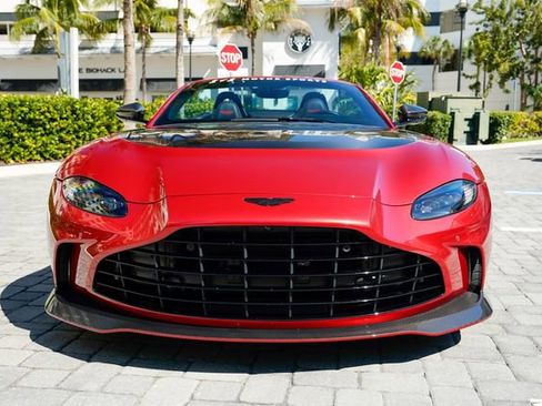 Used 2023 Aston Martin V12 Vantage Roadster image 7