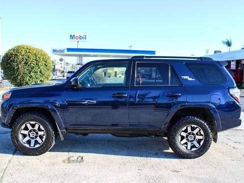 Used 2022 Toyota 4Runner TRD Off-Road AWD/4WD image 2