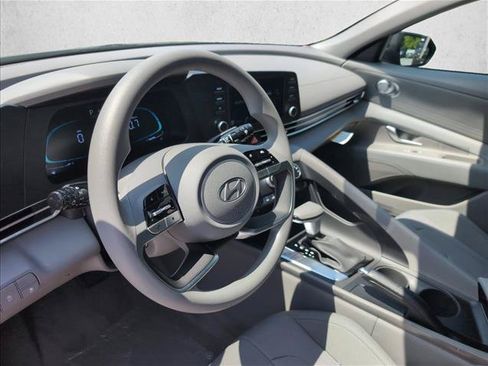 New 2026 Hyundai Elantra SE FWD image 3