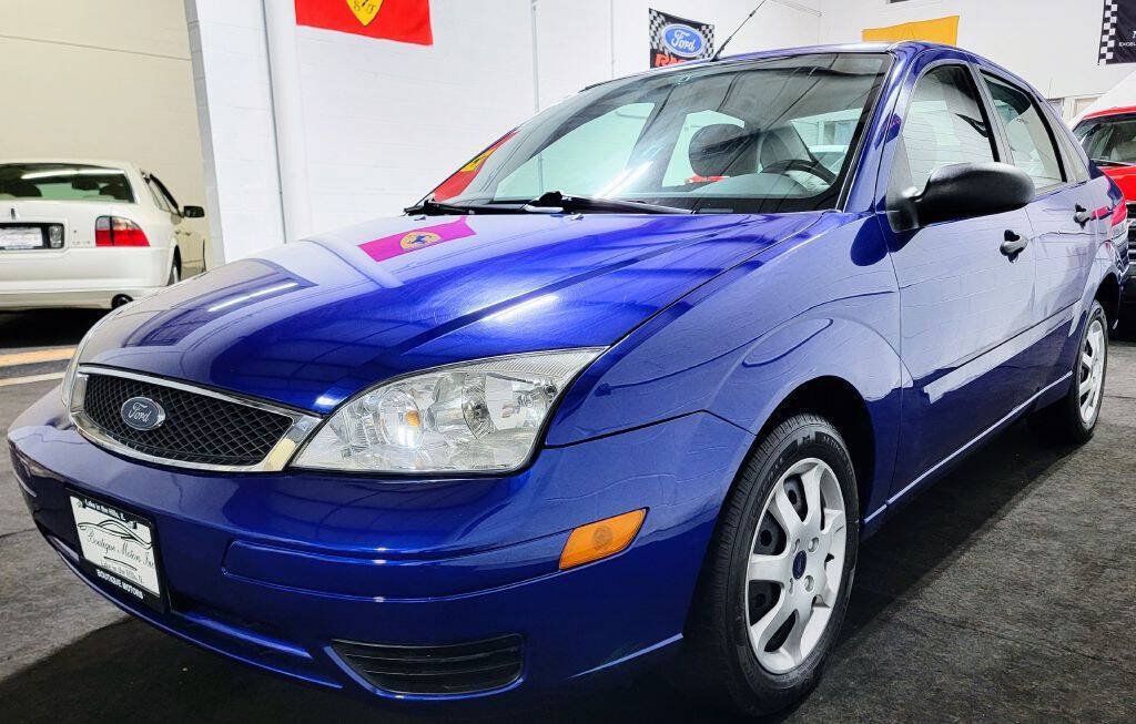 Used 2005 Ford Focus ZX4 Sedan FWD image 4