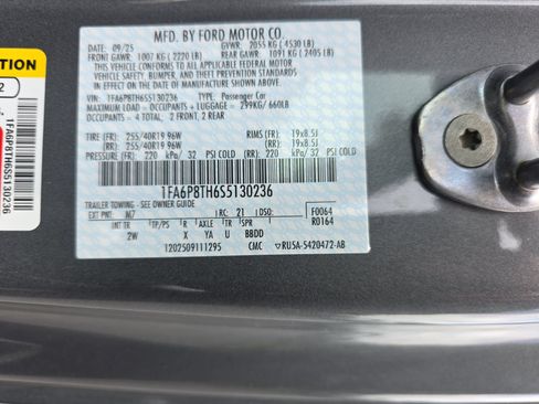 Used 2025 Ford Mustang Coupe RWD image 33