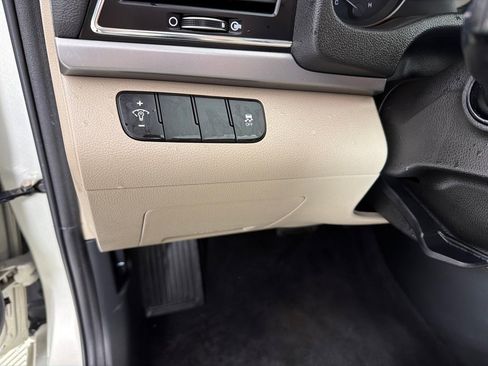 Used 2017 Hyundai Elantra SE image 14