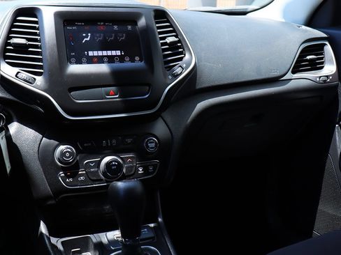 Used 2019 Jeep Cherokee Latitude w/ Popular Appearance Group FWD image 42