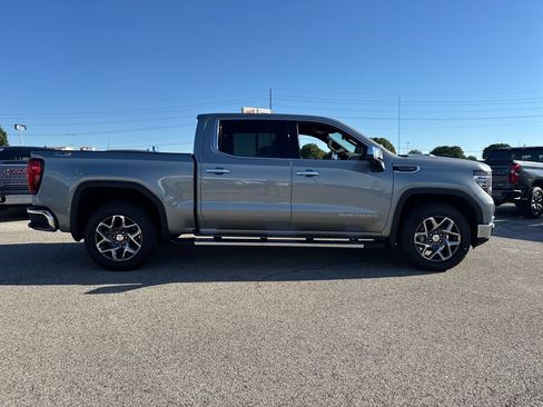 Used 2023 GMC Sierra 1500 SLT w/ SLT Premium Package AWD/4WD image 8