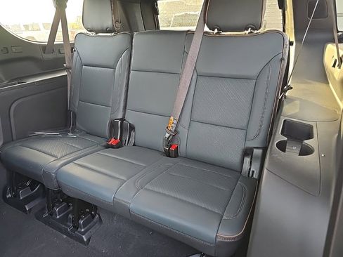 Used 2025 GMC Yukon XL AT4 w/ AT4 Premium Package image 17