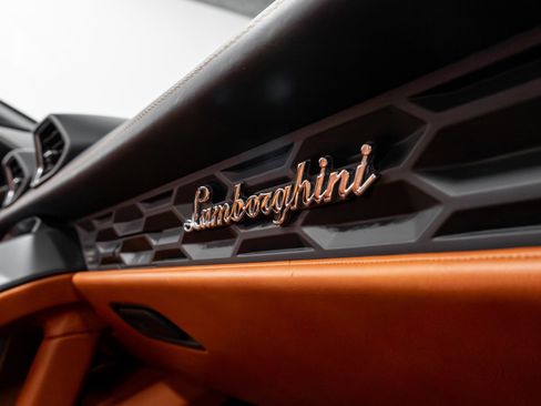 Used 2019 Lamborghini Huracan LP 580-2 RWD image 21