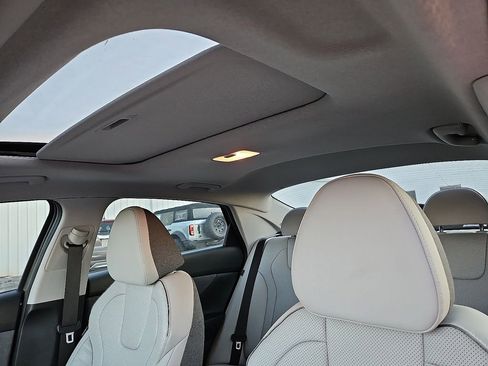 Used 2025 Hyundai Elantra Limited image 20