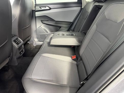 Used 2023 Volkswagen Taos SE w/ Panoramic Sunroof Package FWD image 25
