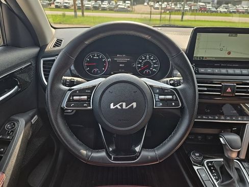 Used 2023 Kia Seltos SX AWD/4WD image 3