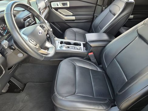 Used 2022 Ford Explorer Limited w/ Limited Technology Package AWD/4WD image 12